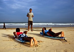 India-Surf-Tours---learning-to-surf