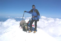 Mountaineers from Armenia climb Elbrus